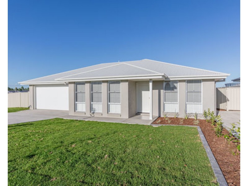 98 Champagne Drive, Dubbo NSW 2830