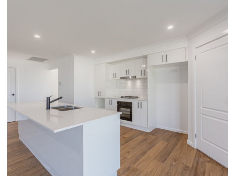 98 Champagne Drive, Dubbo NSW 2830