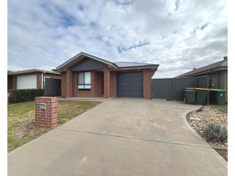 18 Bradford Circuit, Dubbo NSW 2830