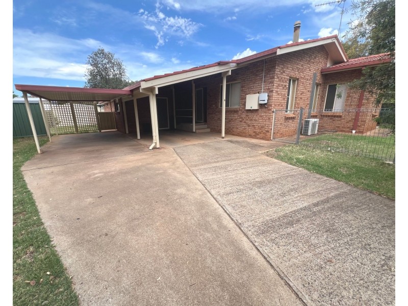 4 Light Place, Dubbo NSW 2830