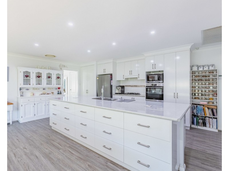 40 Cypress Point Drive, Dubbo NSW 2830