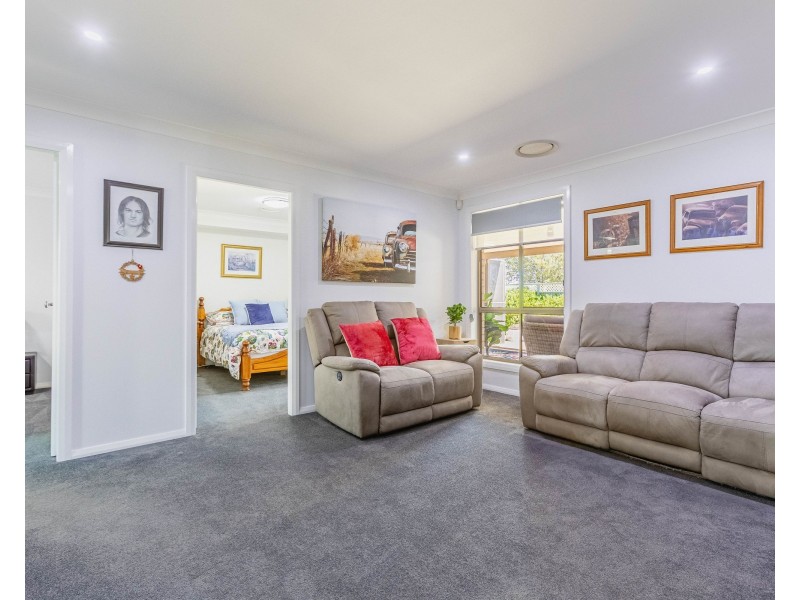 40 Cypress Point Drive, Dubbo NSW 2830