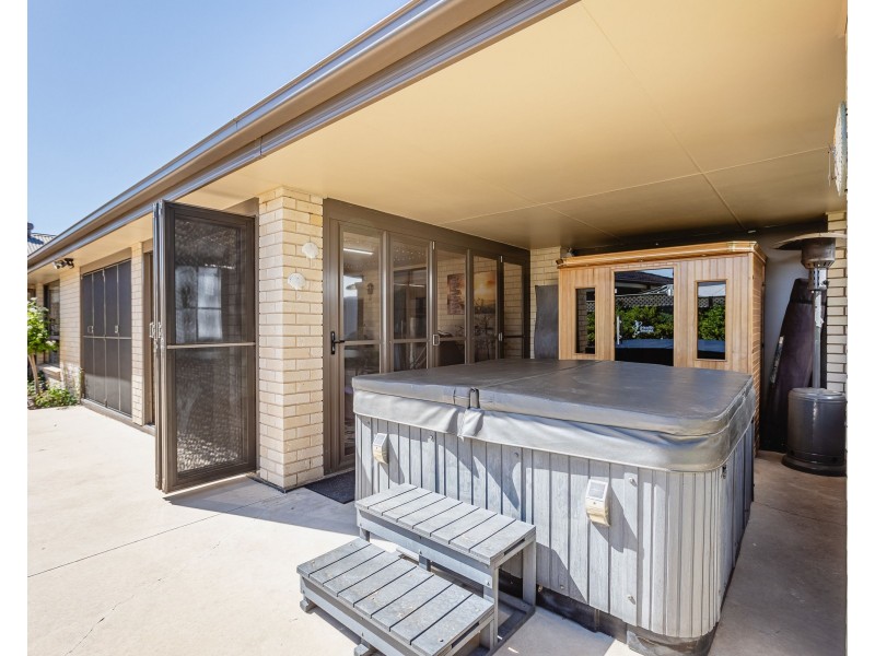 40 Cypress Point Drive, Dubbo NSW 2830