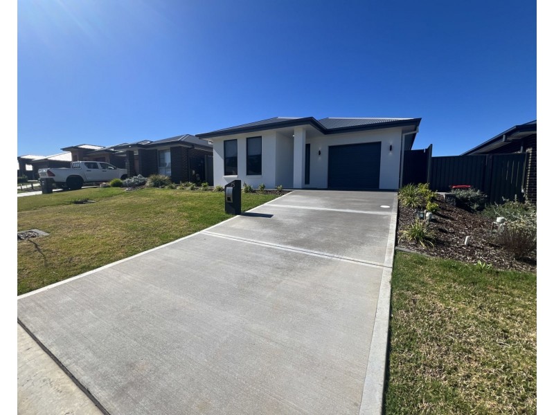 75 Magnolia Boulevard, Dubbo NSW 2830