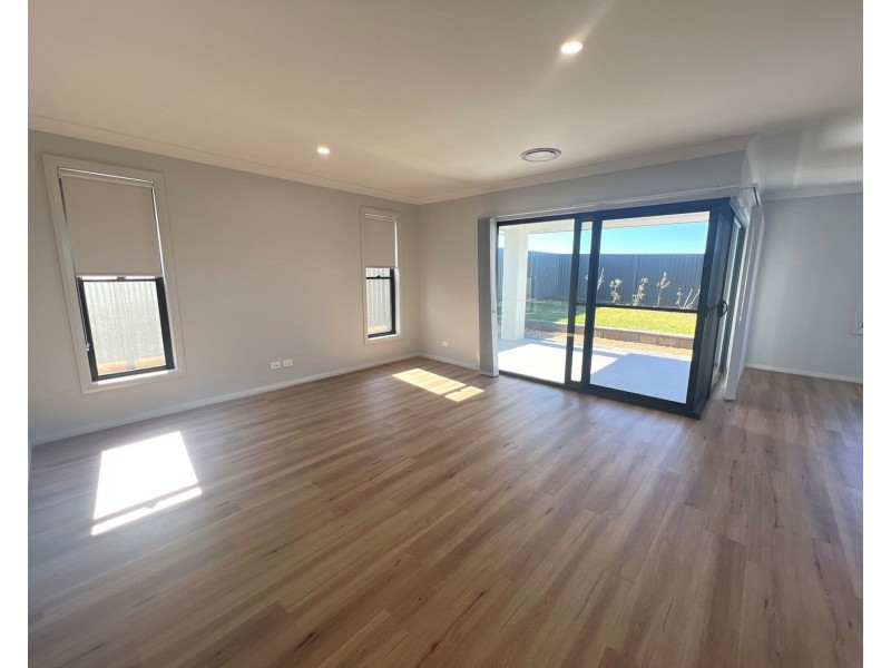 75 Magnolia Boulevard, Dubbo NSW 2830
