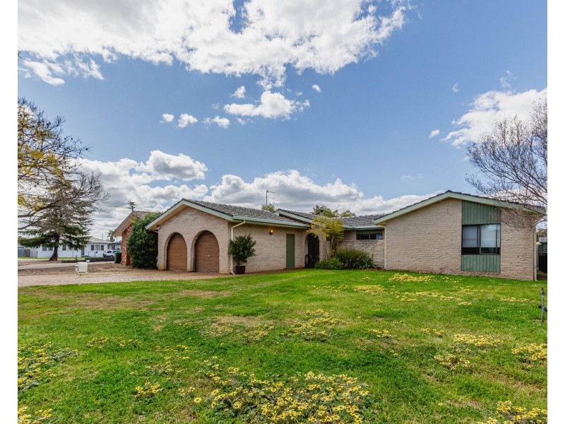 4 Hazelwood Drive, Dubbo NSW 2830