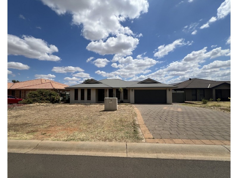 25 Cypress Point Drive, Dubbo NSW 2830