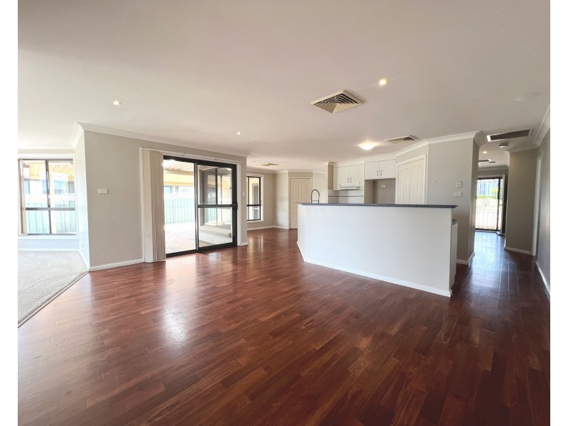 25 Cypress Point Drive, Dubbo NSW 2830