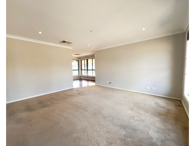 25 Cypress Point Drive, Dubbo NSW 2830
