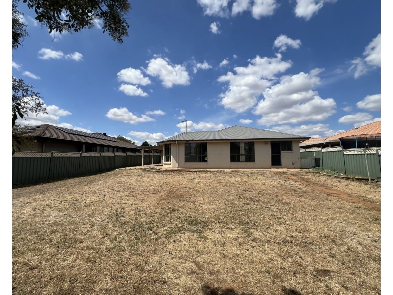 25 Cypress Point Drive, Dubbo NSW 2830