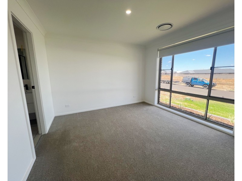 25 Chrisbrook Terrace, Dubbo NSW 2830