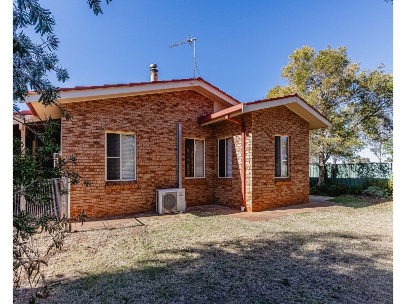 4 Light Place, Dubbo NSW 2830