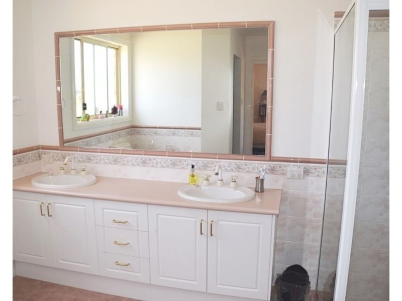 9R Debeaufort Drive, Dubbo NSW 2830