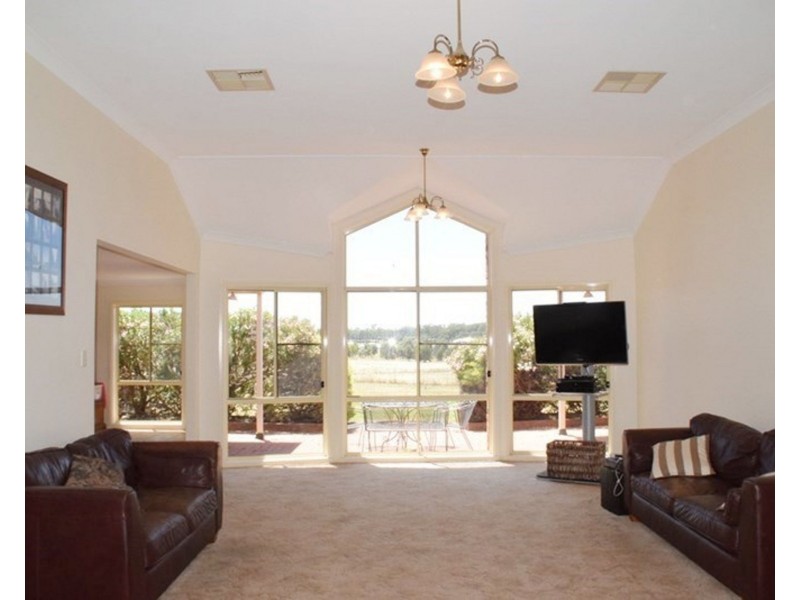 9R Debeaufort Drive, Dubbo NSW 2830