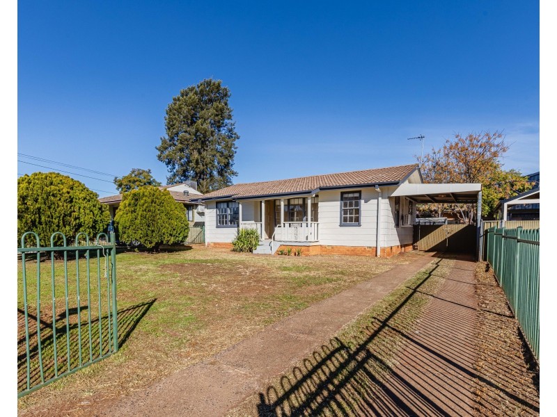 9 Houston Drive, Dubbo NSW 2830