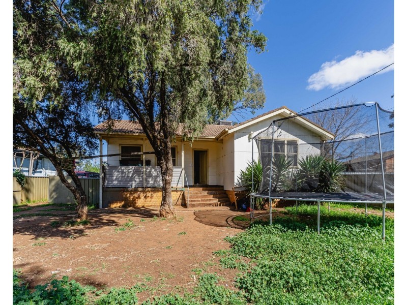 3 Armstrong Crescent, Dubbo NSW 2830