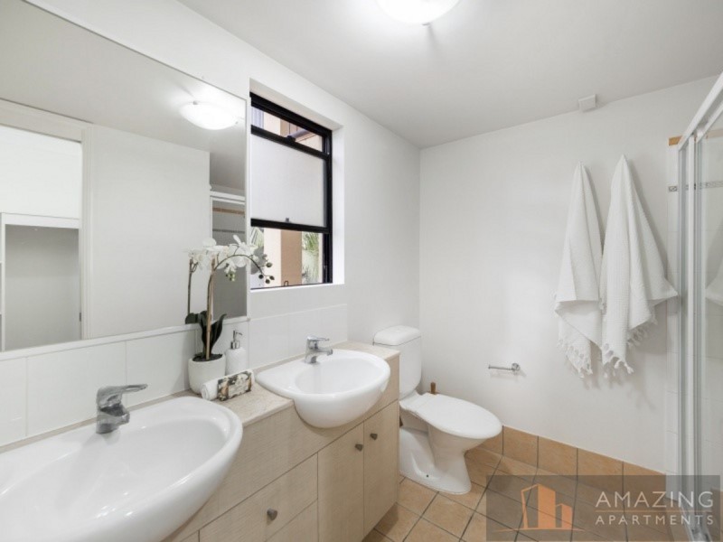 12/64 Lambert Street, Kangaroo Point QLD 4169