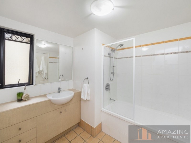 12/64 Lambert Street, Kangaroo Point QLD 4169