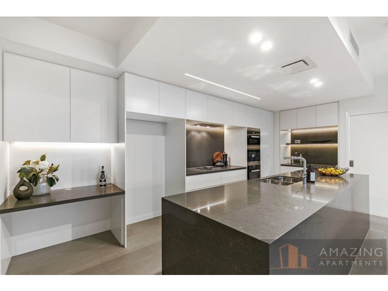 9104/50 Parkside Circuit, Hamilton QLD 4007