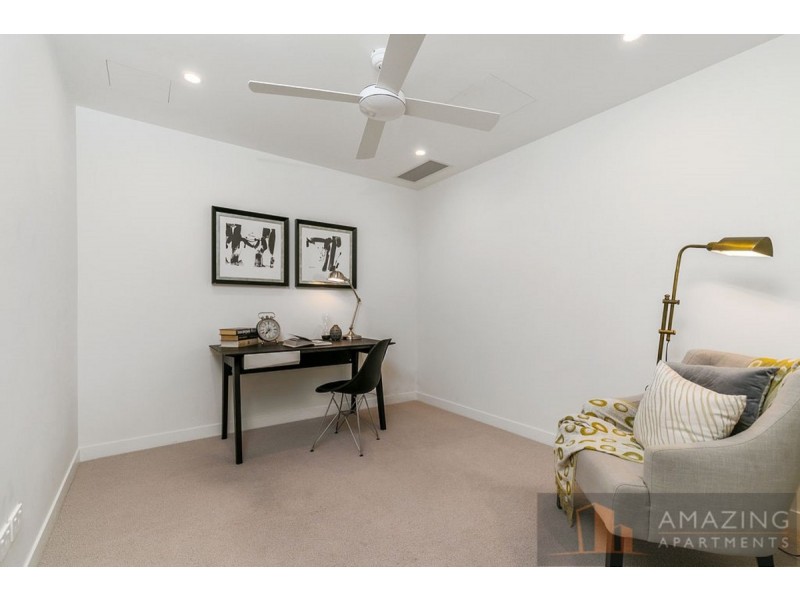 9104/50 Parkside Circuit, Hamilton QLD 4007