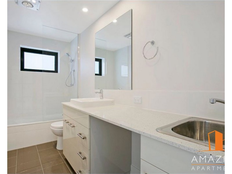 3 Harrys Road, Taringa QLD 4068