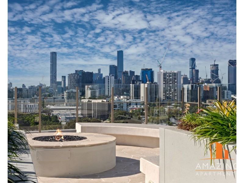 11 Pidgeon Close, West End QLD 4101