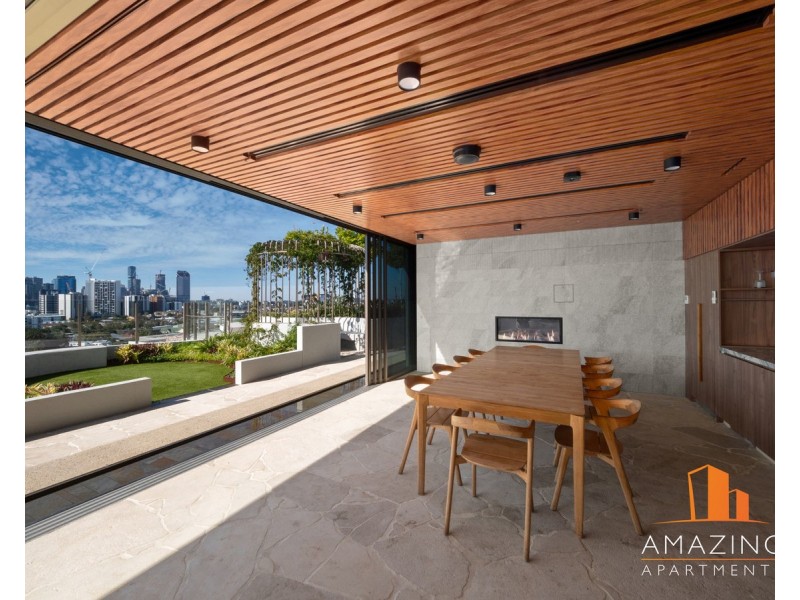 11 Pidgeon Close, West End QLD 4101