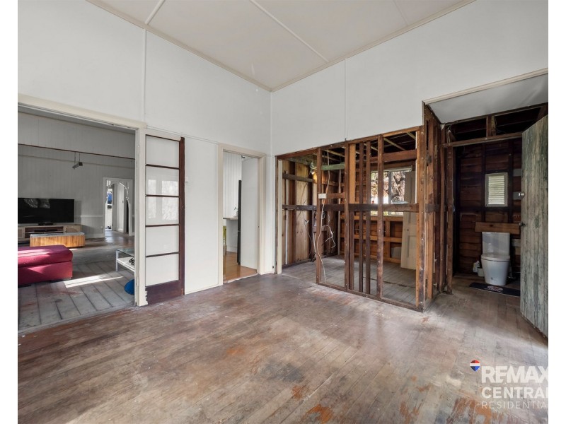 245 Old Logan Road, Camira QLD 4300