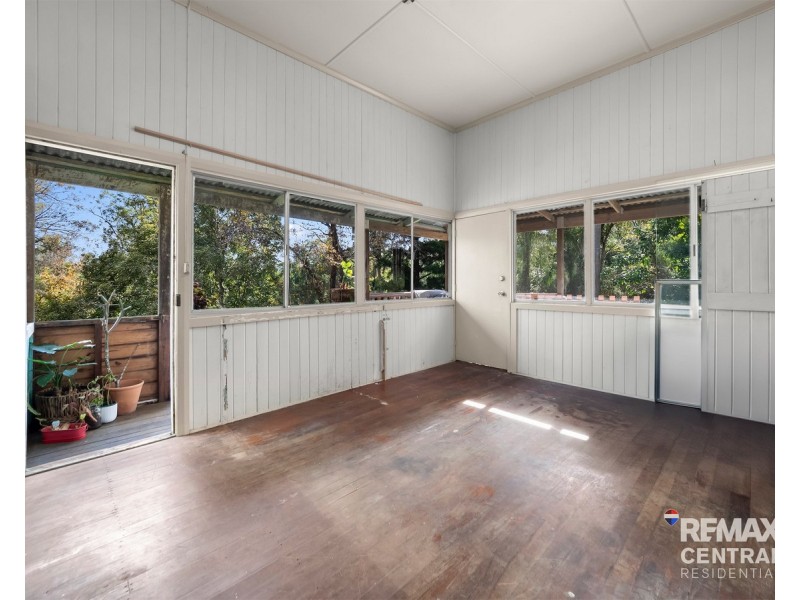 245 Old Logan Road, Camira QLD 4300