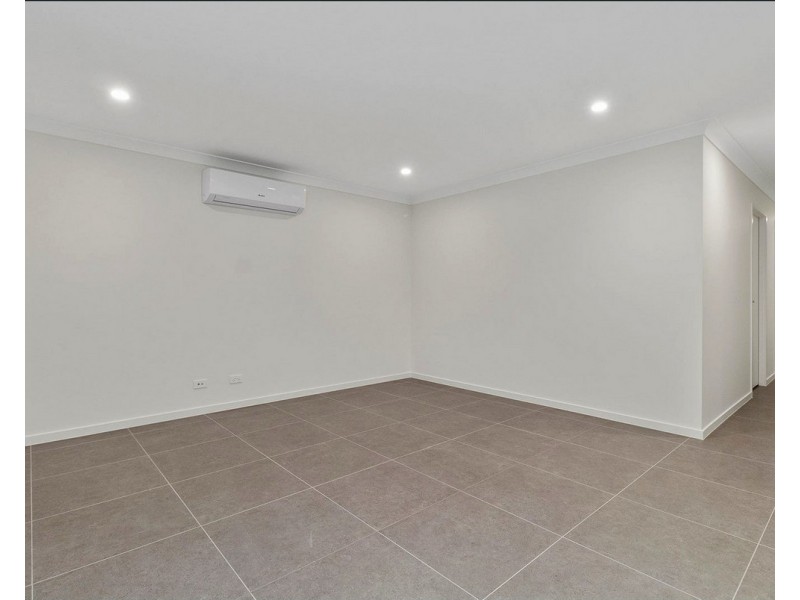 28 Peter Harbeck Street, Spring Mountain QLD 4124