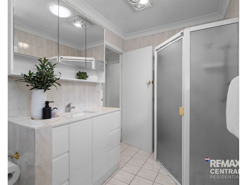 26 Parnoolar Crescent, Ferny Hills QLD 4055