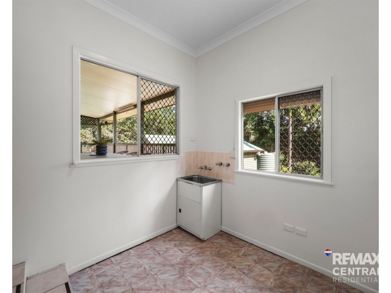 26 Parnoolar Crescent, Ferny Hills QLD 4055