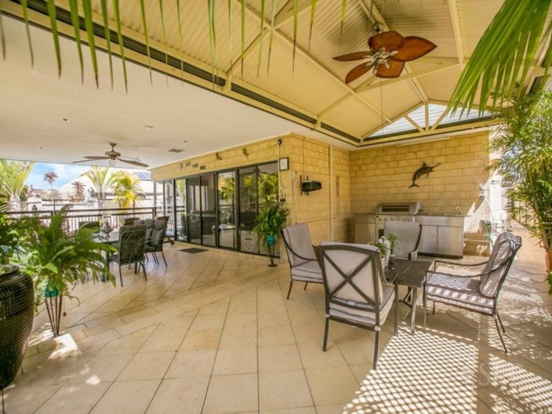 4 Montgomery Drive, Success WA 6164