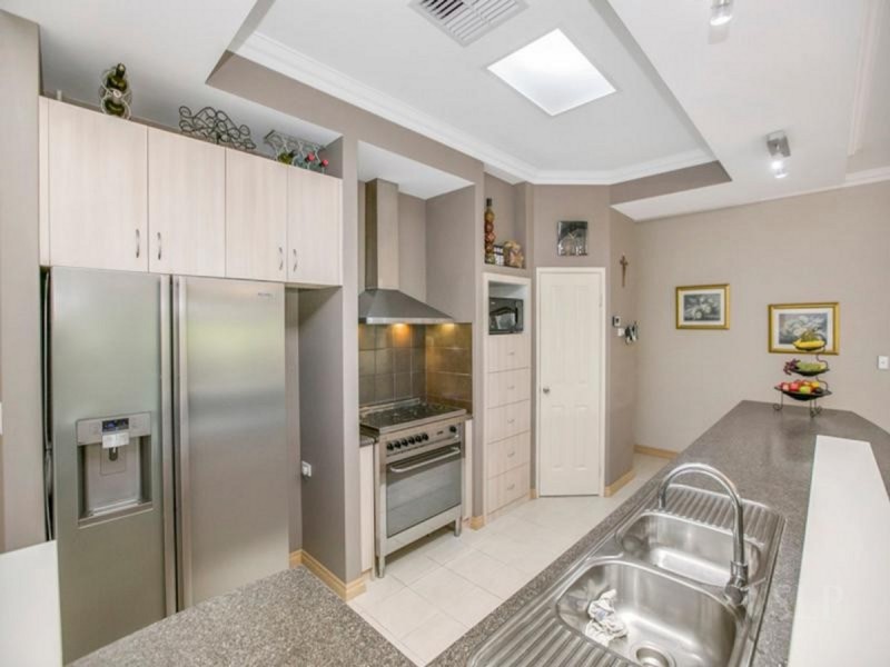 4 Montgomery Drive, Success WA 6164