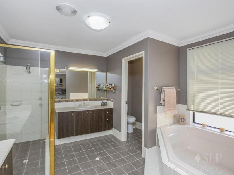 4 Montgomery Drive, Success WA 6164