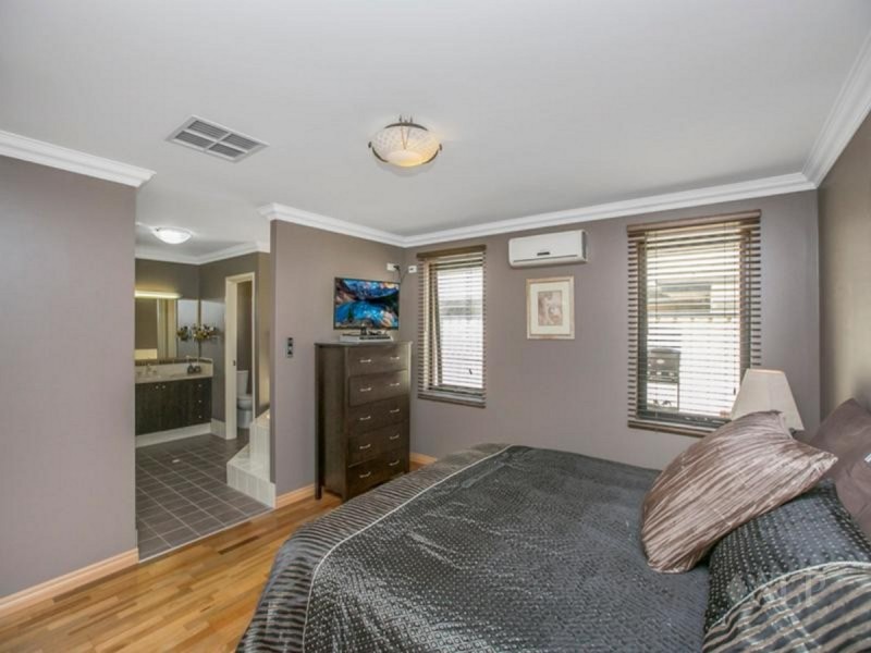 4 Montgomery Drive, Success WA 6164