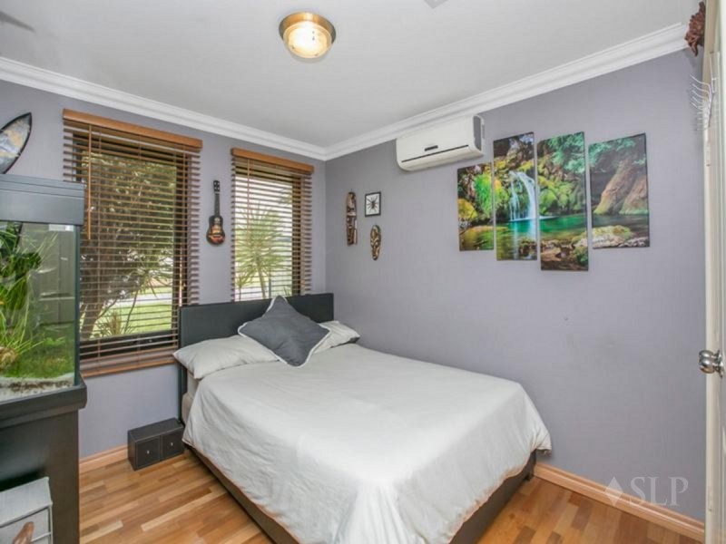 4 Montgomery Drive, Success WA 6164