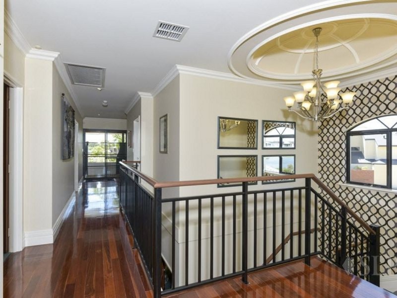 6 Blancoa Lane, Stirling WA 6021