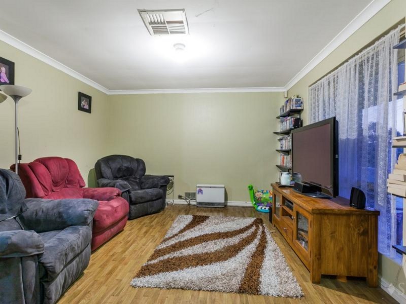 12 Darkins Retreat, Parmelia WA 6167