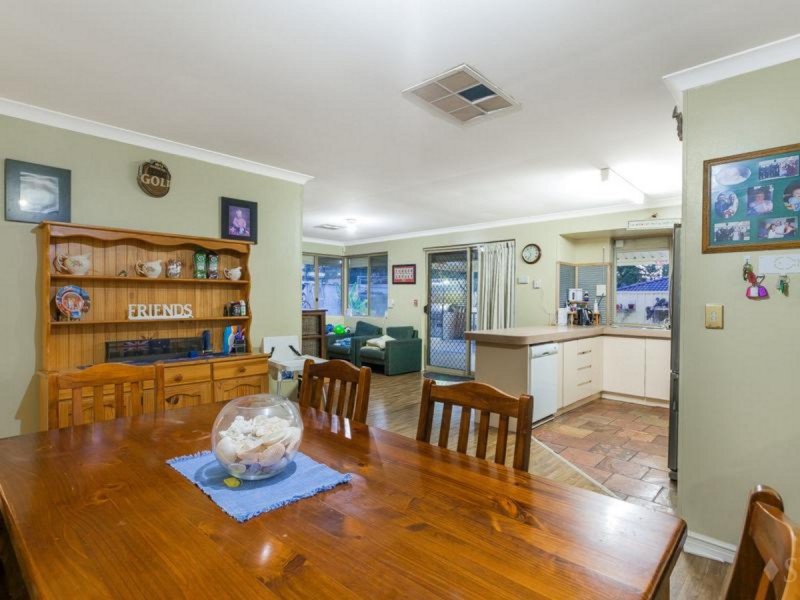12 Darkins Retreat, Parmelia WA 6167