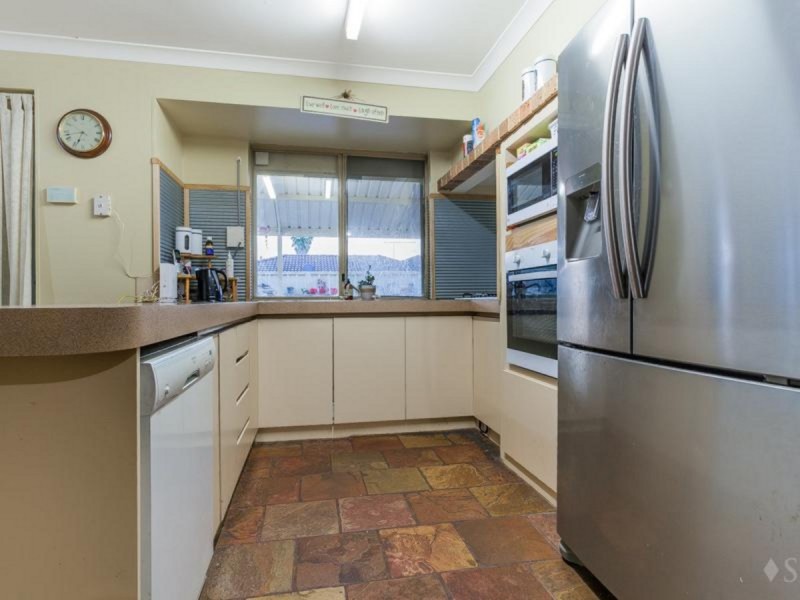12 Darkins Retreat, Parmelia WA 6167