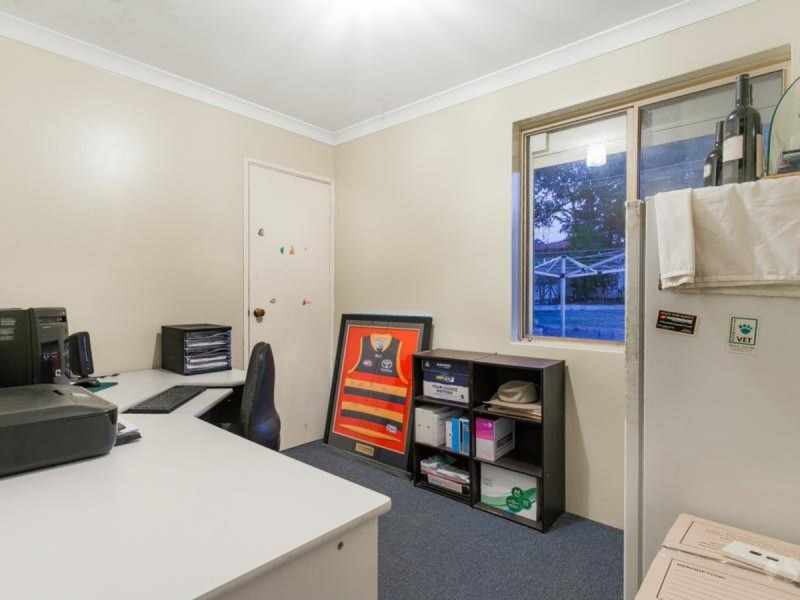 12 Darkins Retreat, Parmelia WA 6167