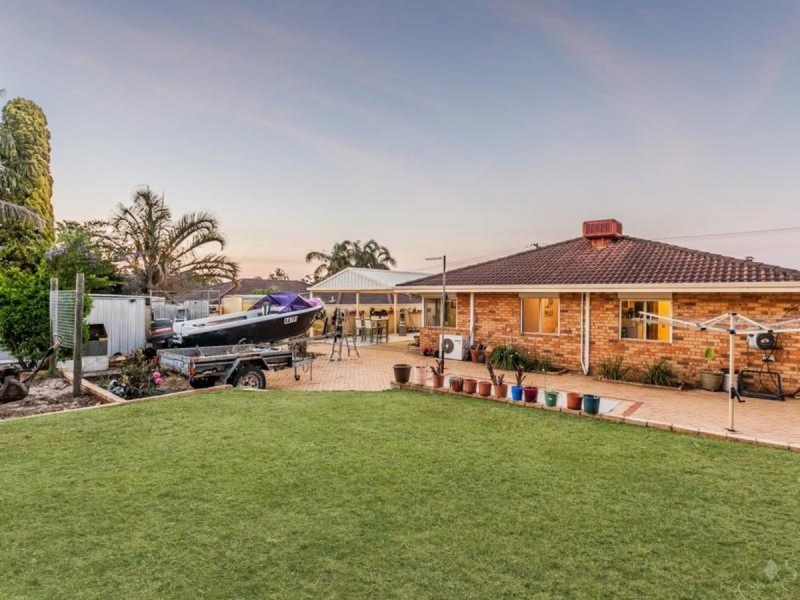 12 Darkins Retreat, Parmelia WA 6167