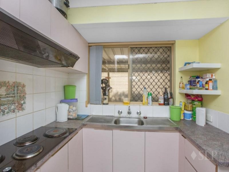 6 Reveley Close, Seville Grove WA 6112