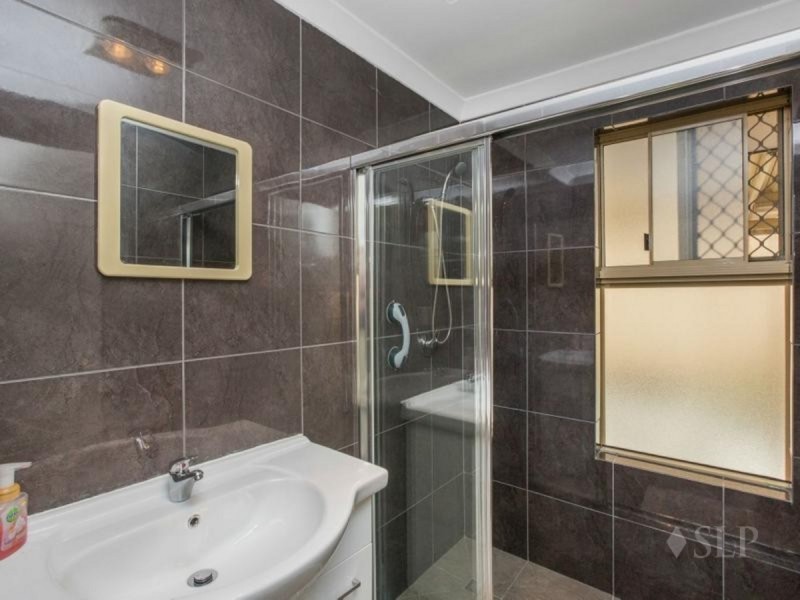 6 Reveley Close, Seville Grove WA 6112