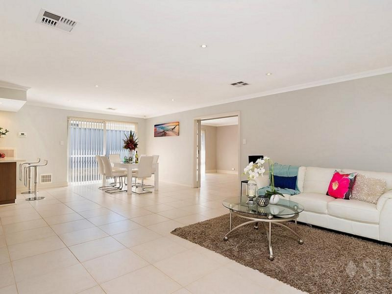 8 Ghost Gum Gardens, Baldivis WA 6171