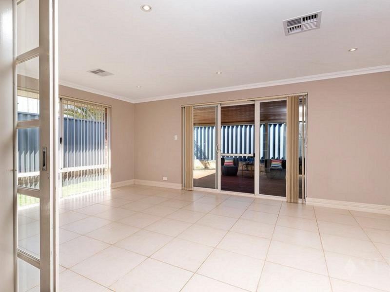 8 Ghost Gum Gardens, Baldivis WA 6171