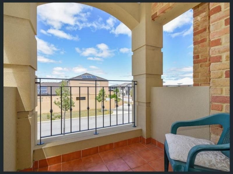 8 Leclair Terrace, Stirling WA 6021