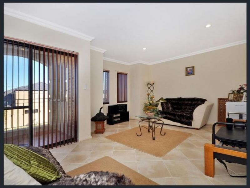 8 Leclair Terrace, Stirling WA 6021