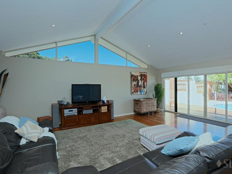 34 Warrener Gardens, Gwelup WA 6018